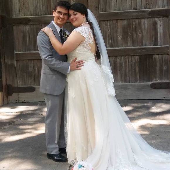 Meet your Posher, Gabriella - Picture 1 of 5